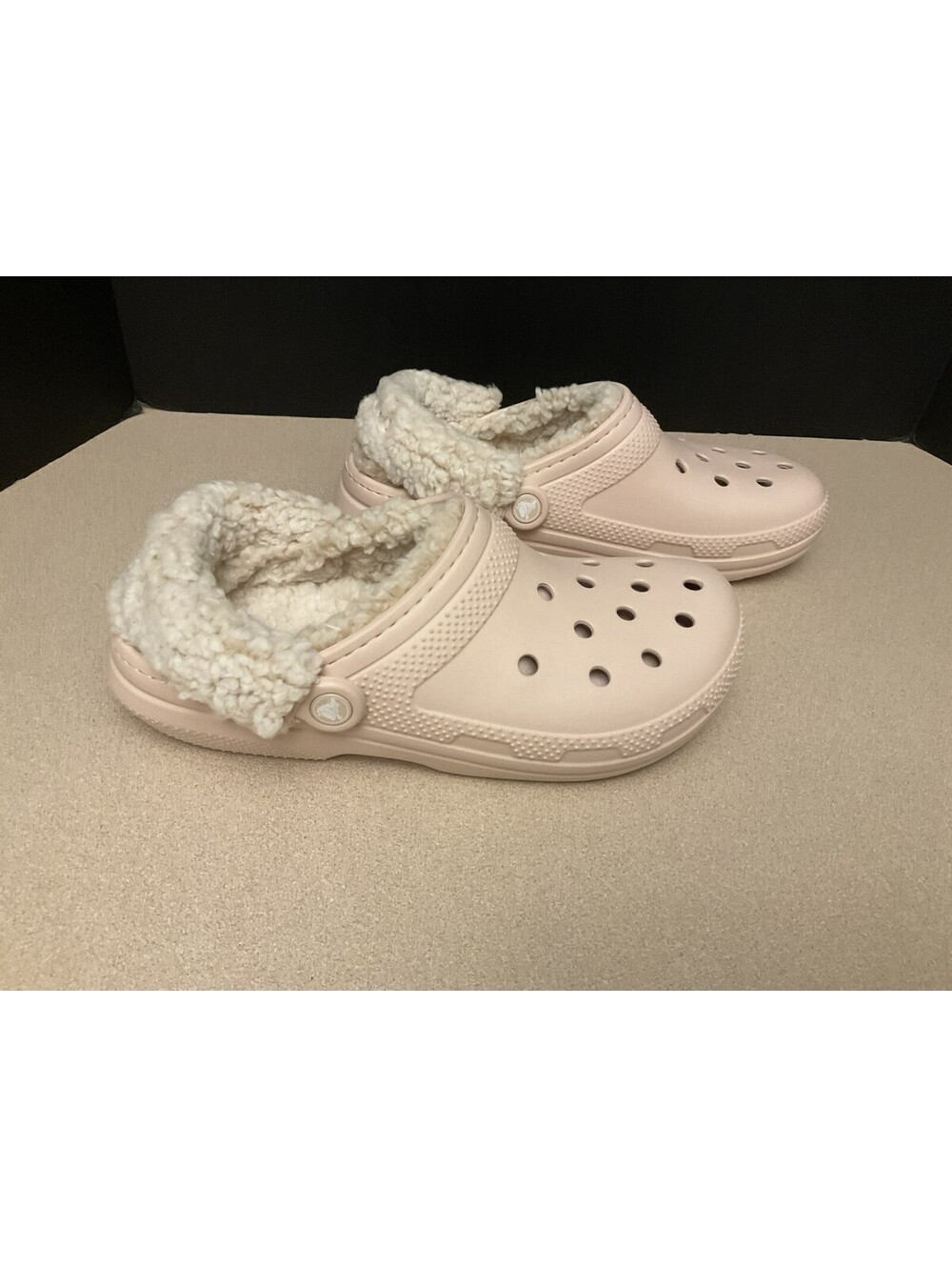 New! Womens Crocs Classic Fleece Lined Pink Fuzzy Clogs. Size 10. Nice Clogs!
